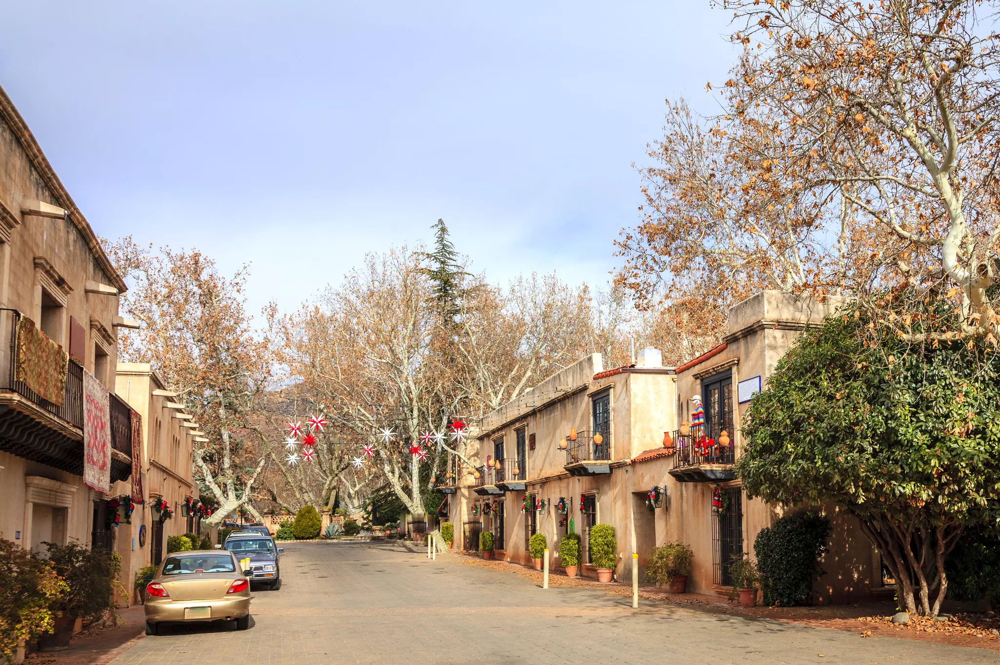 Shopping street in Tlaquepaque Arts and Crafts Village in Sedona, Arizona