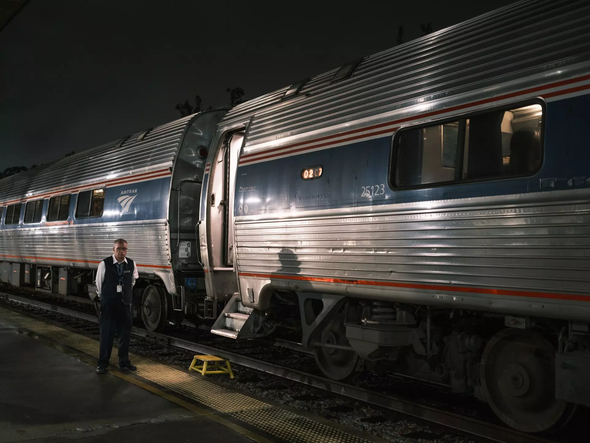 The Amtrak Silver Meteor train to New York City leaves Orlando Station, Florida in the morning © Jeremy Bassetti / Lonely Planet
