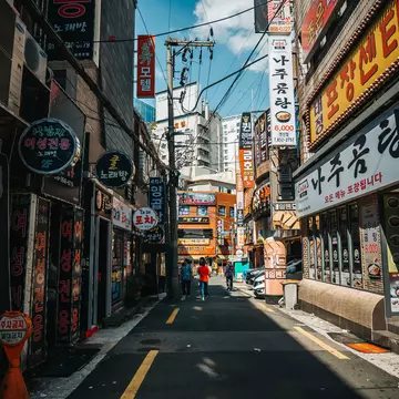Nampodong shopping street in Busan. Iryna Makukha / Shutterstock