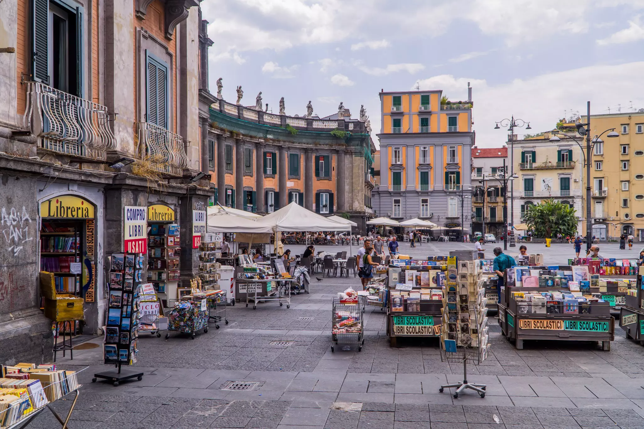 bookstore on Dante Square in Napoli, Campania