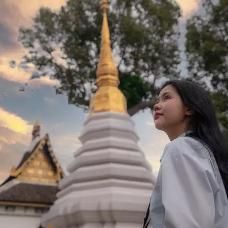A female tourist admires Wat Chedi Luang in Chiang Mai Province.