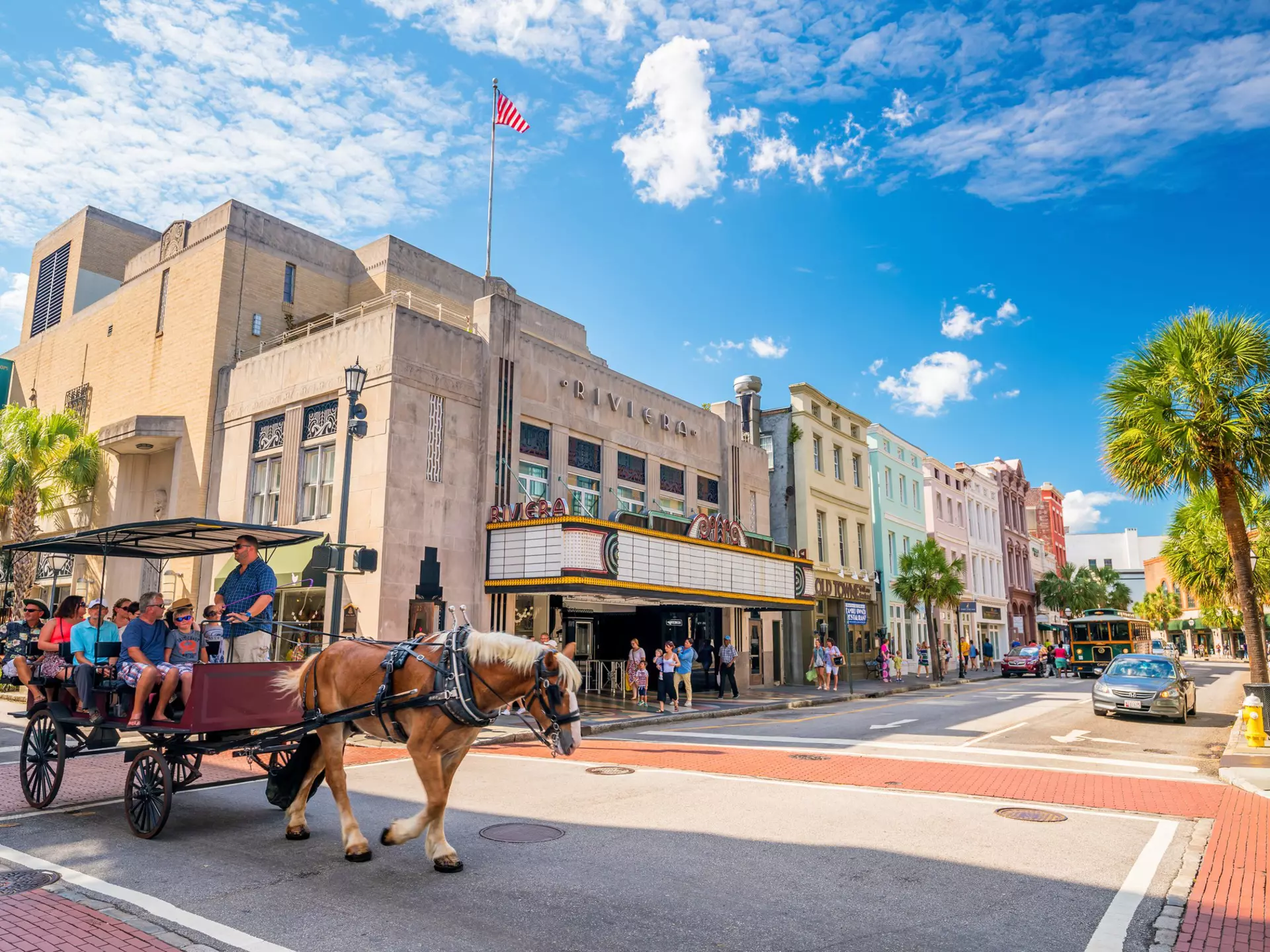Your Lowcountry adventure starts in charming Charleston © f11photo / Shutterstock