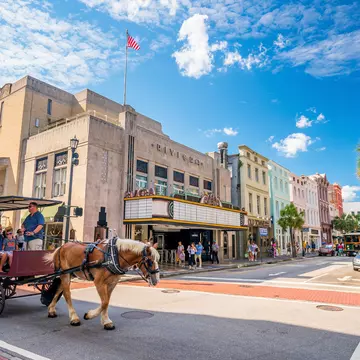 Your Lowcountry adventure starts in charming Charleston © f11photo / Shutterstock