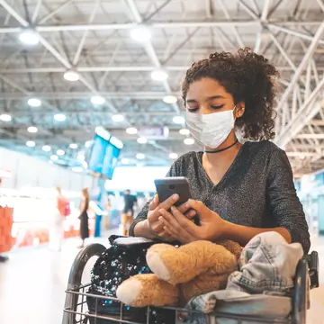 Passengers will have to  wear masks in airports © Pollyana Ventura/Getty Images