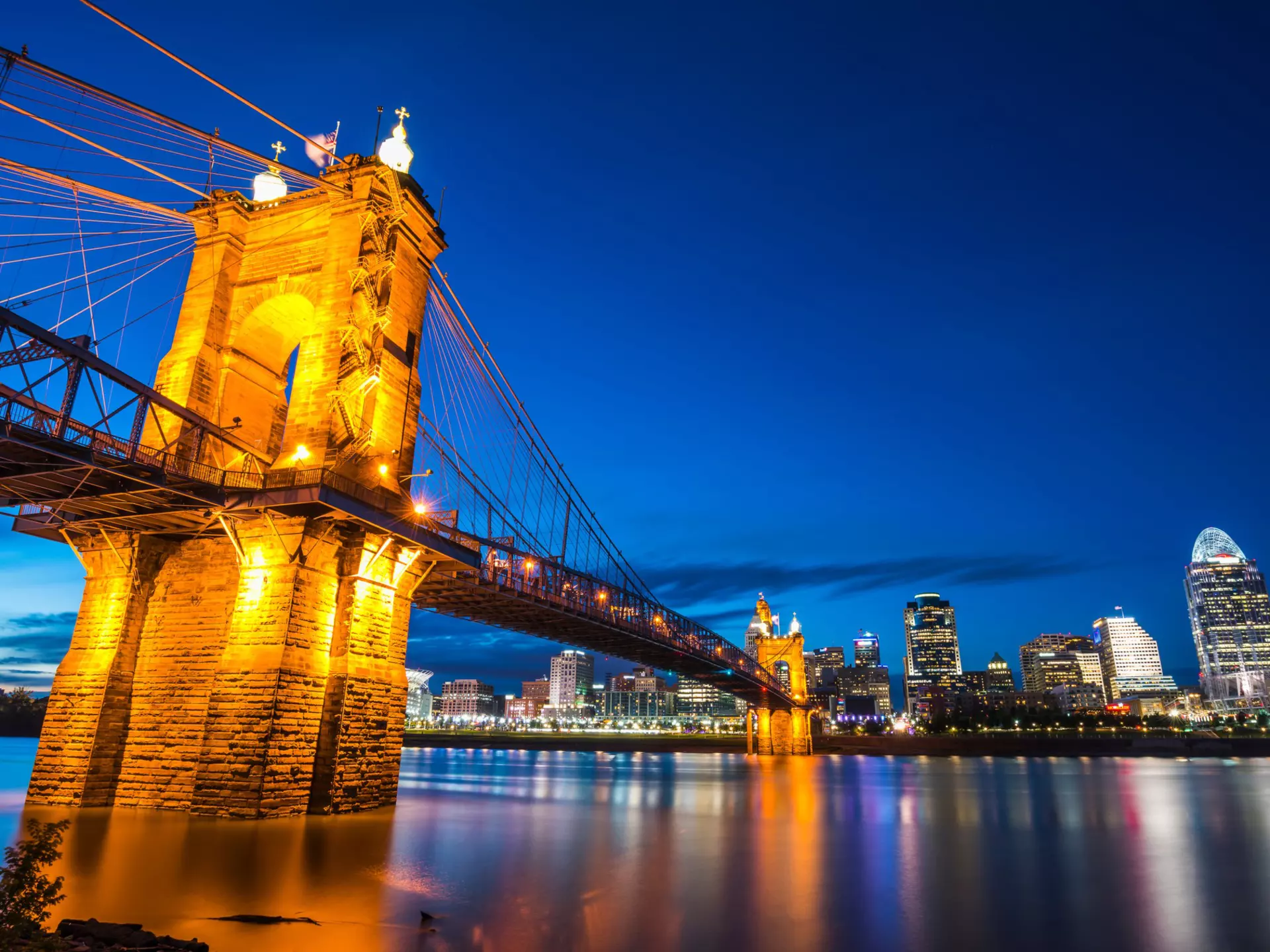 cincinnati,ohio,usa. 09-12-17: beautiful cincinnati skyine at twilight.  License Type: media  Download Time: 2021-09-08T21:12:46.000Z  User: zachary.laks_lonelyplanet  Is Editorial: Yes  purchase_order:   