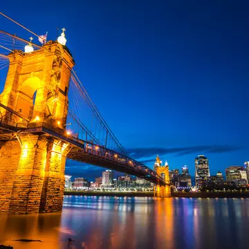 cincinnati,ohio,usa. 09-12-17: beautiful cincinnati skyine at twilight.  License Type: media  Download Time: 2021-09-08T21:12:46.000Z  User: zachary.laks_lonelyplanet  Is Editorial: Yes  purchase_order:   