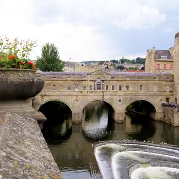 The landmark Pulteney Bridge in the English city of Bath, License Type: media, Download Time: 2025-10-09T14:16:55.000Z, User: rhylton_redventures, Editorial: false, purchase_order: 65050 - Digital Destinations and Articles, job: Lonely Planet, client: newsletter, other: Rhianydd Hylton