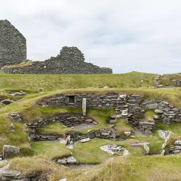 Archaeology, prehistoric archaeological site, Bronze Age building in front, half-destroyed broch in back, Jarlshof, Mainland, Shetland Islands, Scotland, United Kingdom