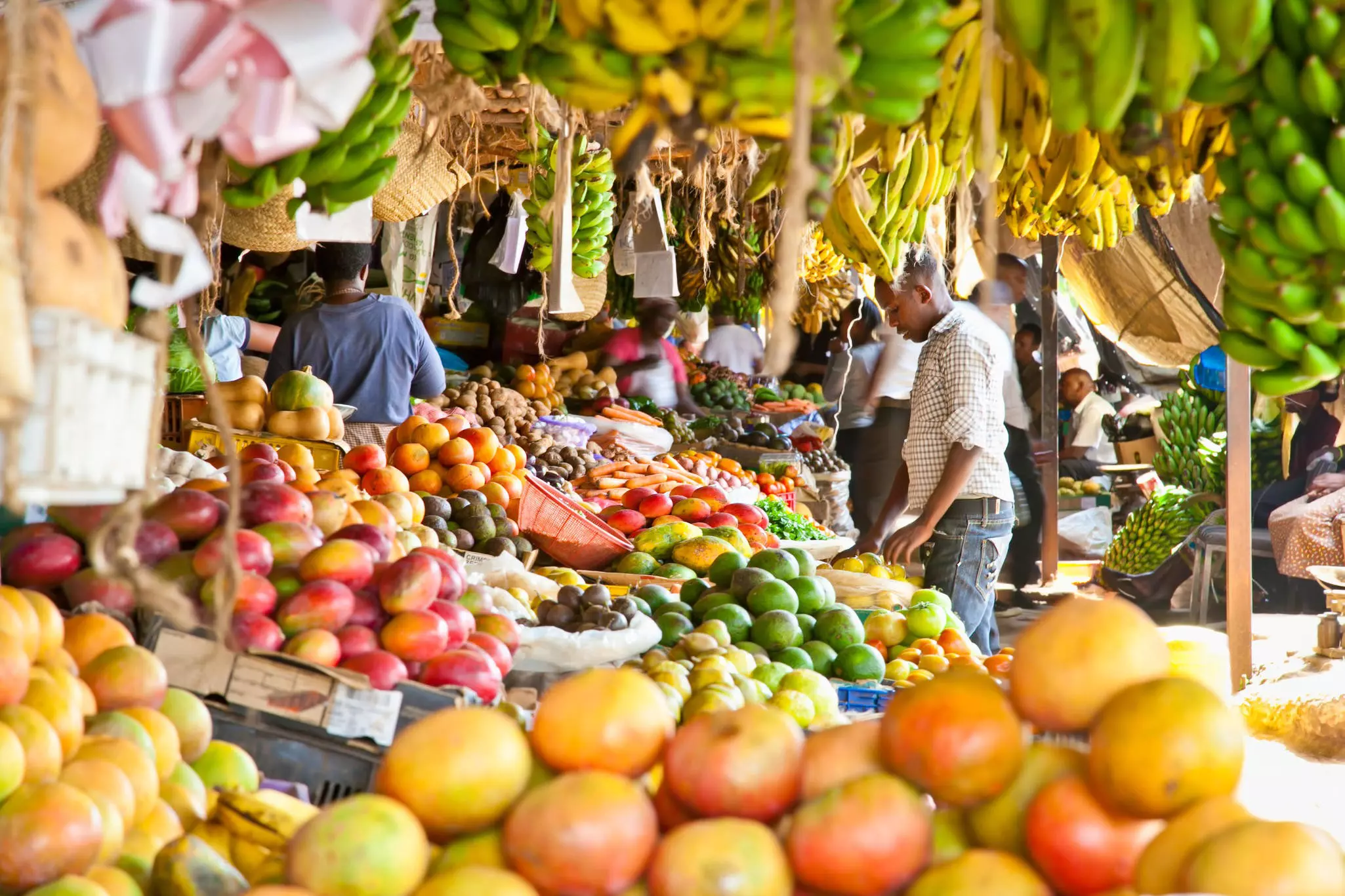Eating at roadside stalls and markets is a great way to make your money go further © Aleksandar Todorovic / Shutterstock
