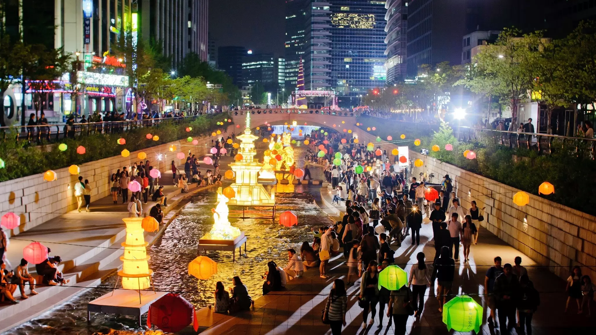 The annual Lantern Festival makes Cheong-gye-cheon park in downtown Seoul particularly delightful – and it’s always free © Mongkol_Chuewong / Shutterstock