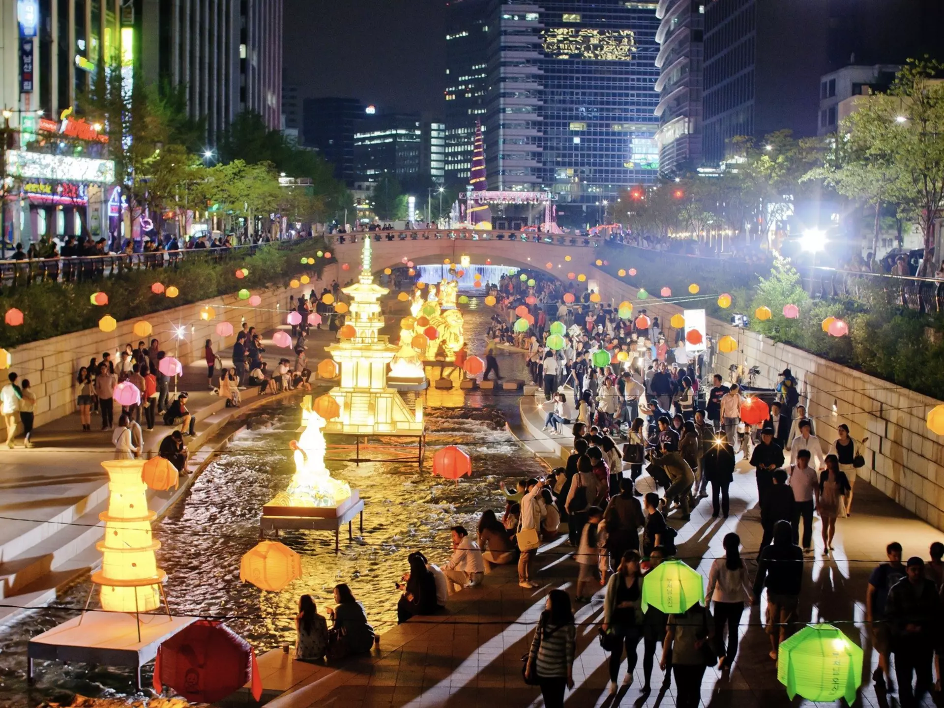 The annual Lantern Festival makes Cheong-gye-cheon park in downtown Seoul particularly delightful – and it’s always free © Mongkol_Chuewong / Shutterstock