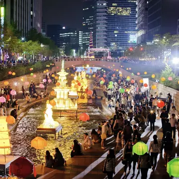 The annual Lantern Festival makes Cheong-gye-cheon park in downtown Seoul particularly delightful – and it’s always free © Mongkol_Chuewong / Shutterstock