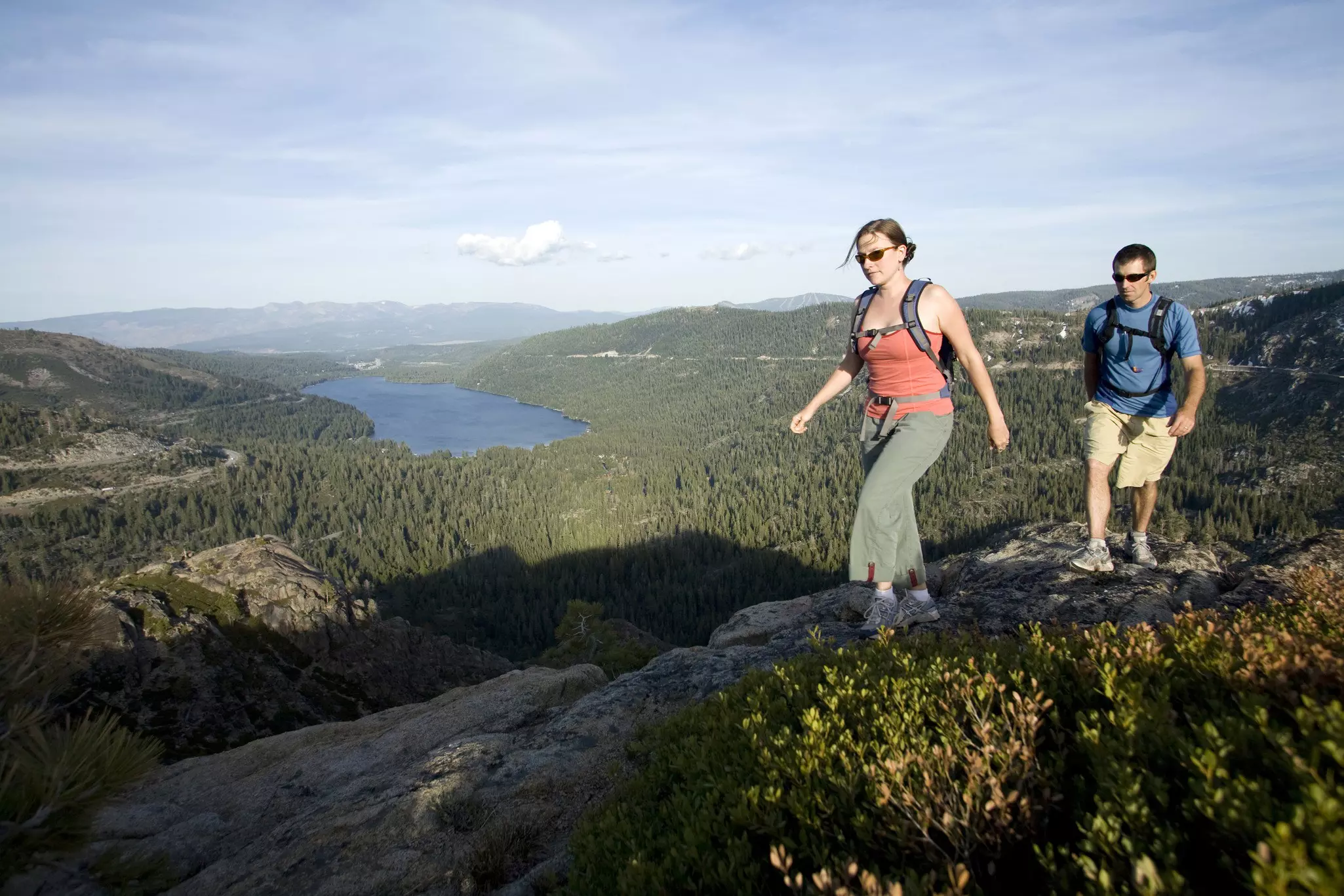 Young woman and man hiking near Donner Pass, which is close to Truckee © Justin Bailie / Getty Images