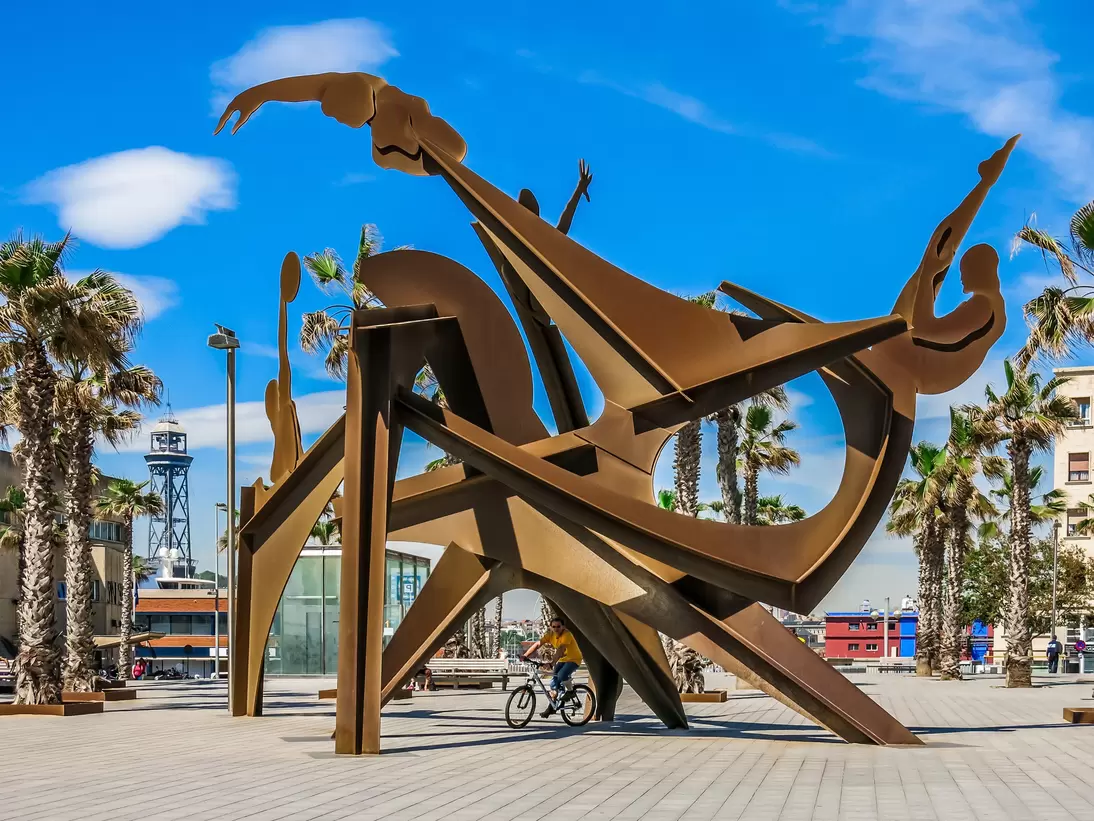 Sculpture Homenaje a la Natacio by Alfredo Lenz on Placa del Mar, Barceloneta in Barcelona, Spain.