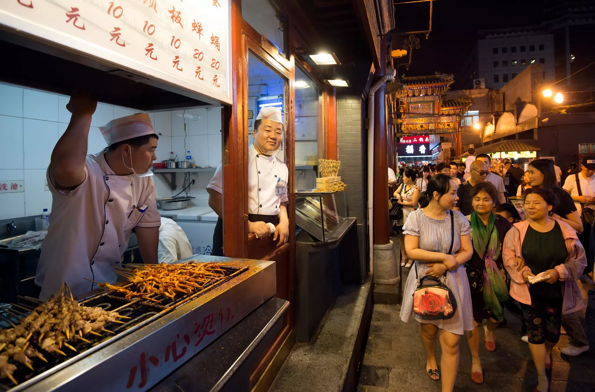 Hutongs are filled with crowds, children, delicious food and much more © Kraft_Stoff / Shutterstock