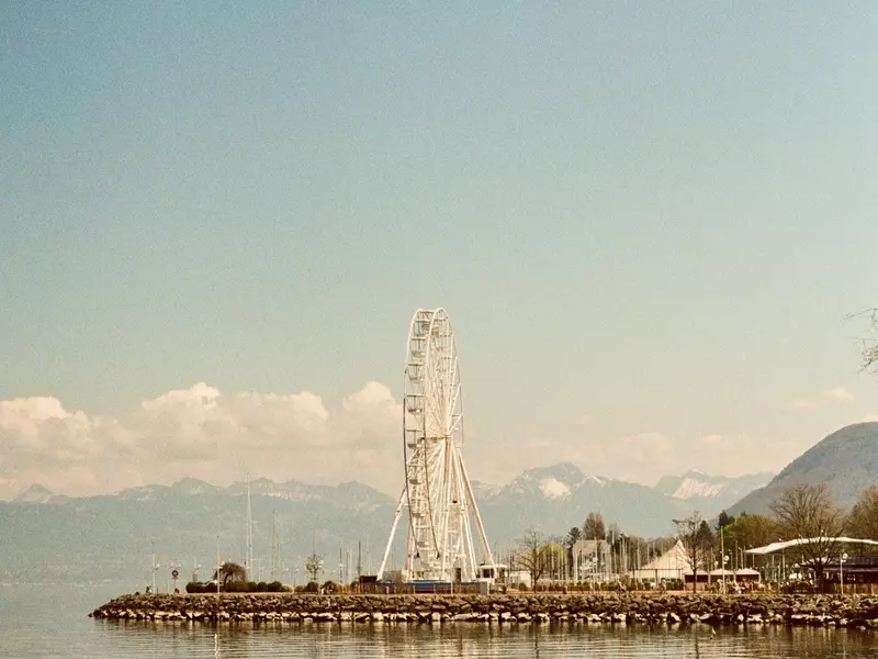 A lakeside Ferris wheel 