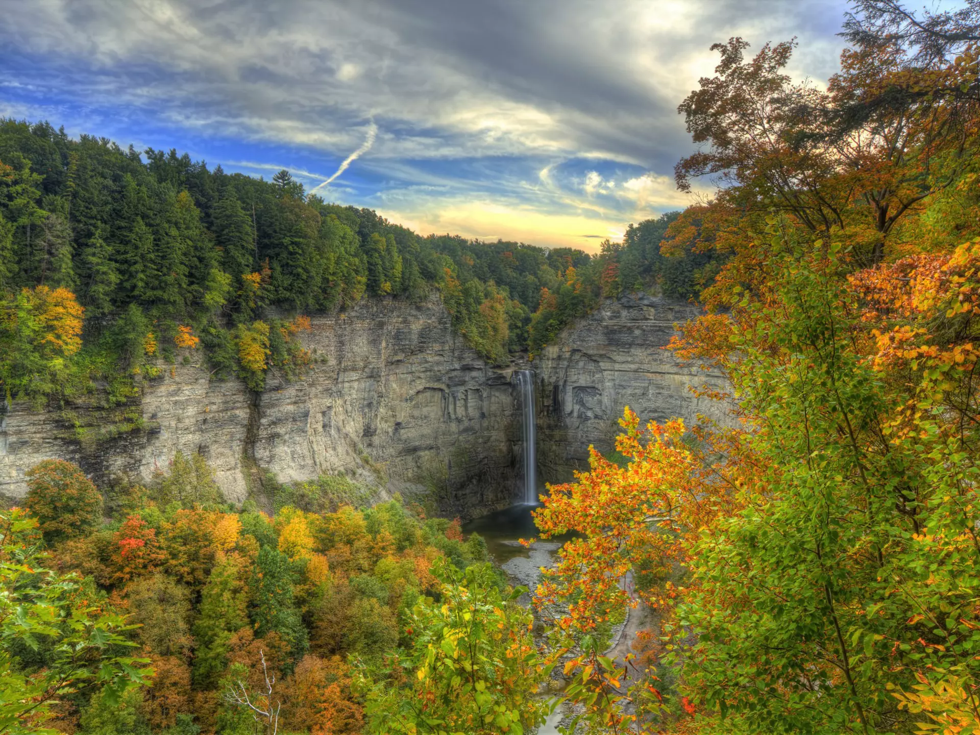 Autumn Scene in Taughannock Falls. Trumansburg, New York. Finger Lakes Region ©Jack Aiello/Shutterstock