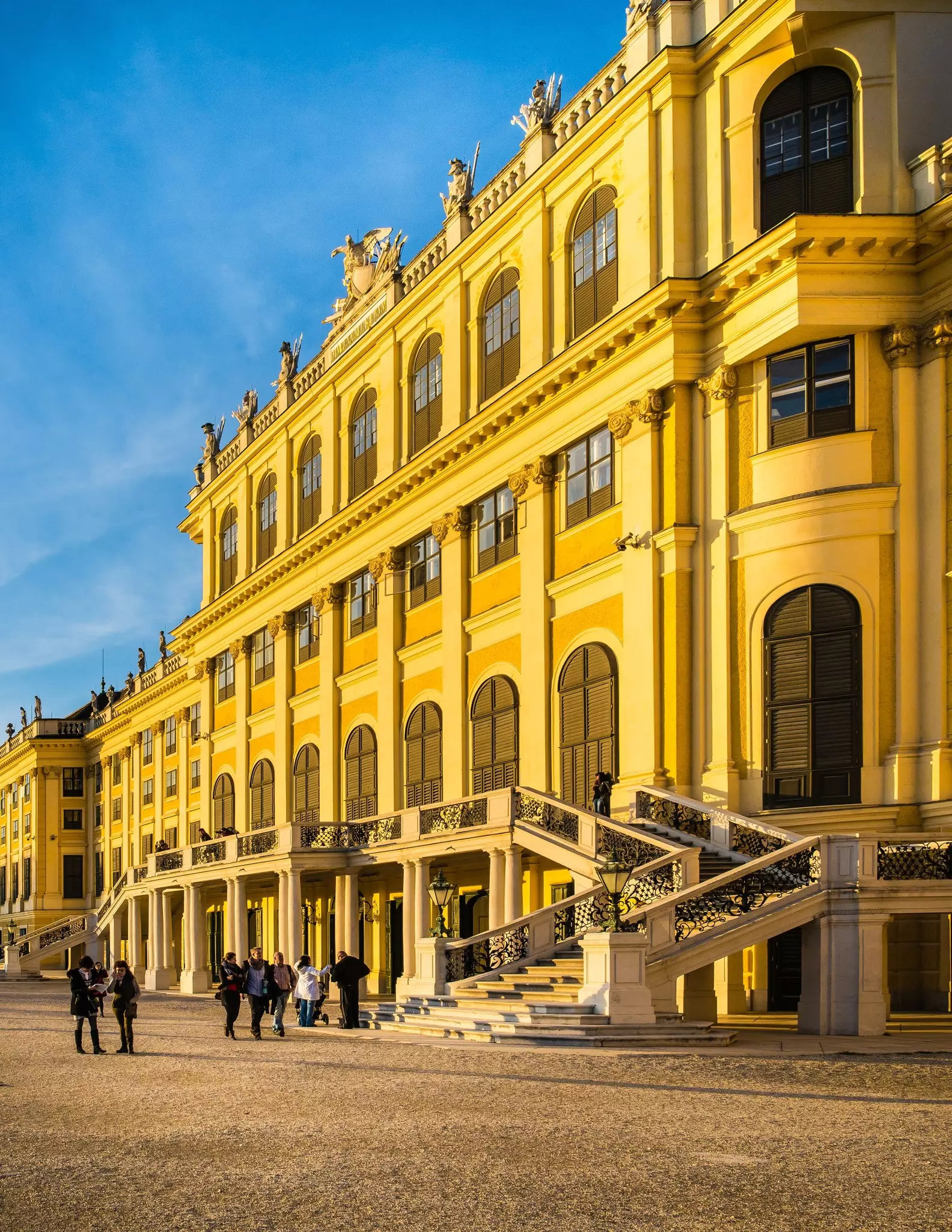 Schloss Schönbrunn shines in the Vienna sunshine