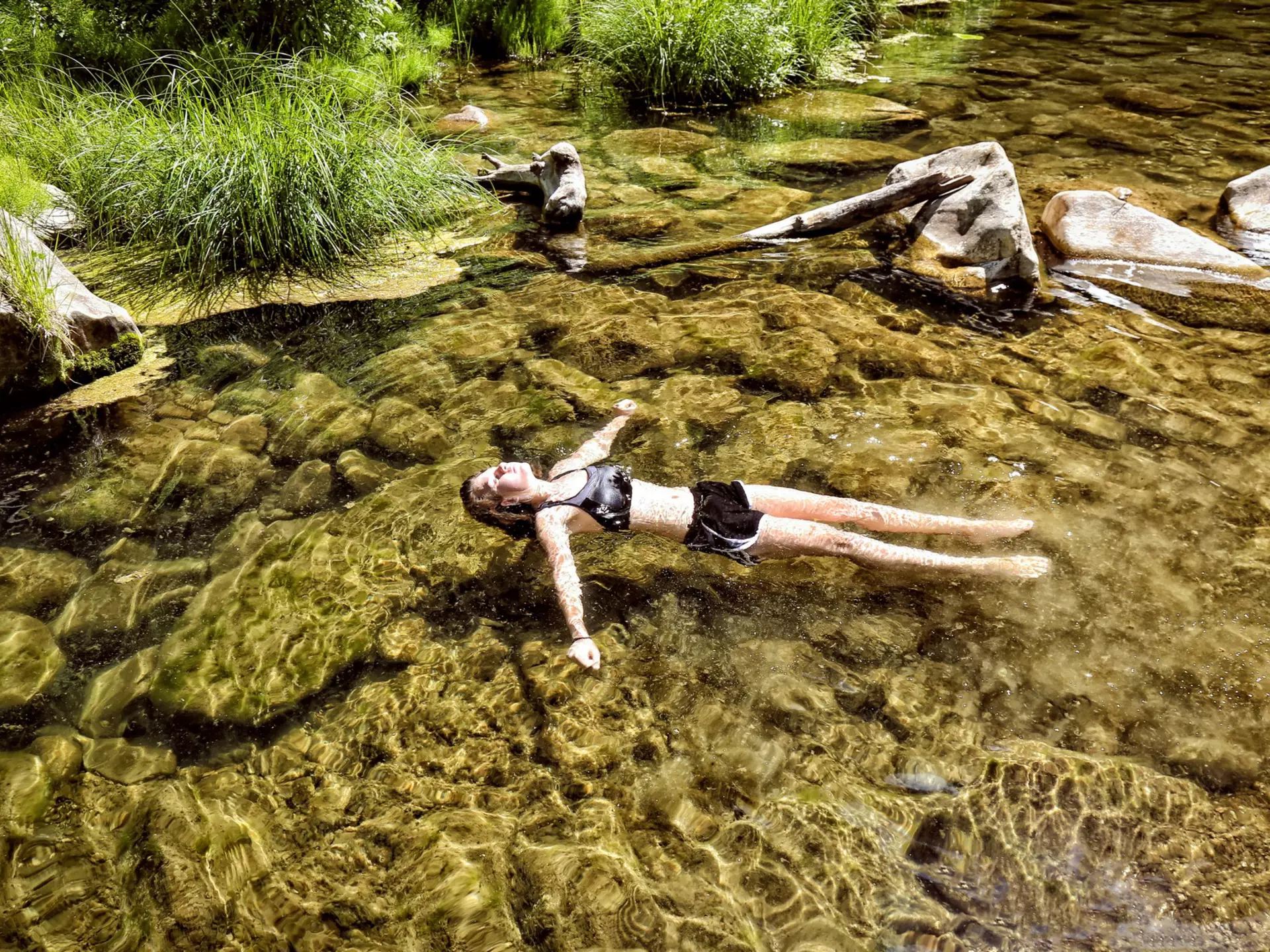 Girl floats peacefully in the clear desert water of West Clear Creek, Arizona.
699096037