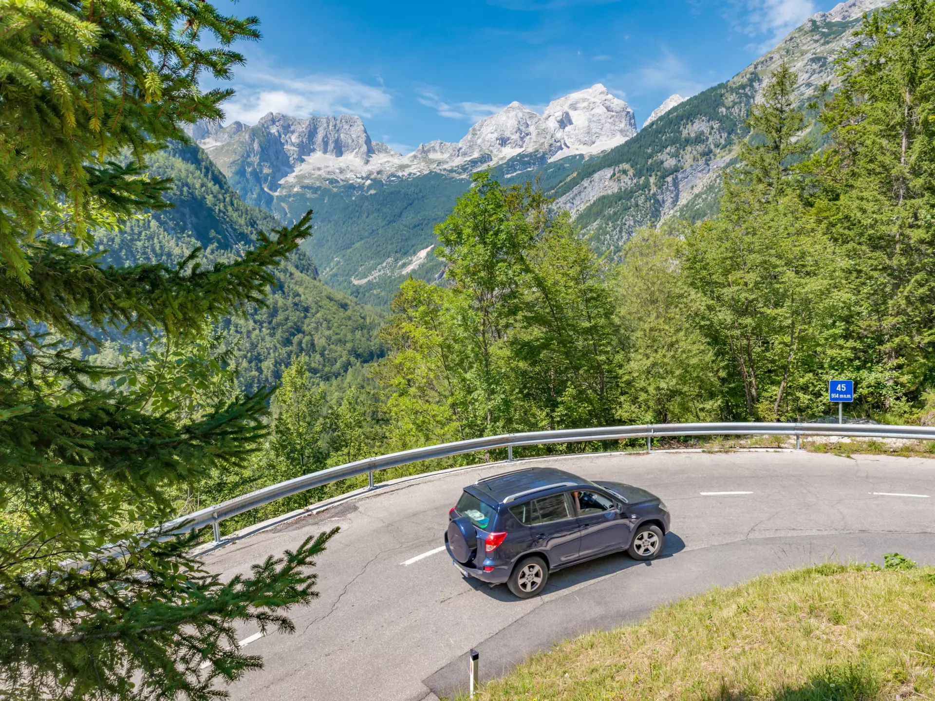 Take a driving or cycling tour through Slovenia with these top routes © Adam Wrobel / Shutterstock