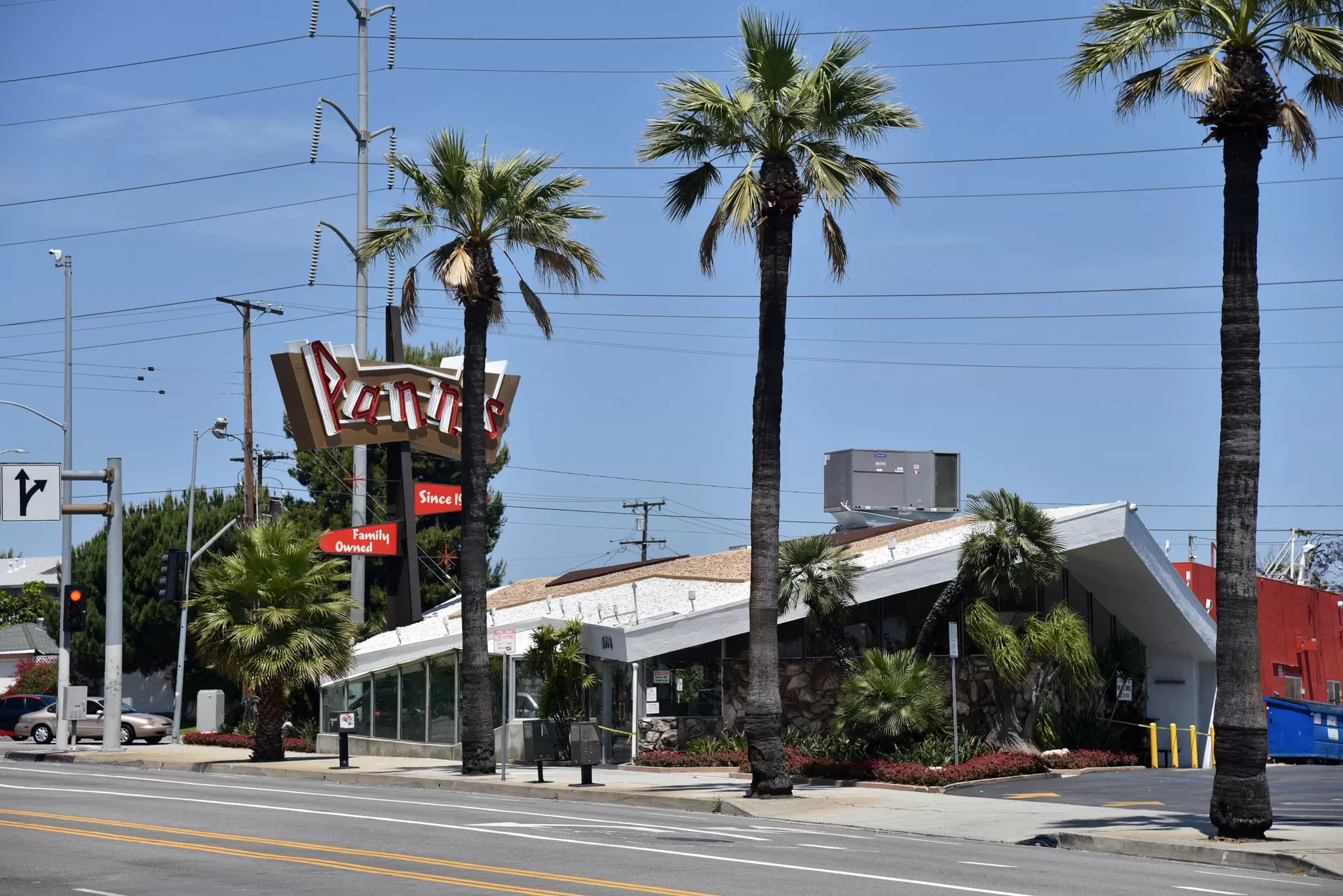 Los Angeles, CA/USA - May 23, 2020: Historic Panns Restaurant and Cafe is one of the remaining examples of the Googie architecture style typical of the 1950s diners, License Type: media, Download Time: 2025-11-11T18:19:31.000Z, User: meg3348277, Editorial: true, purchase_order: 56530 - Guidebooks, job: Global Publishing-WIP, client: Lonely Planet 'Journey - Pacific Coast Highway 1, other: Megan Cassidy