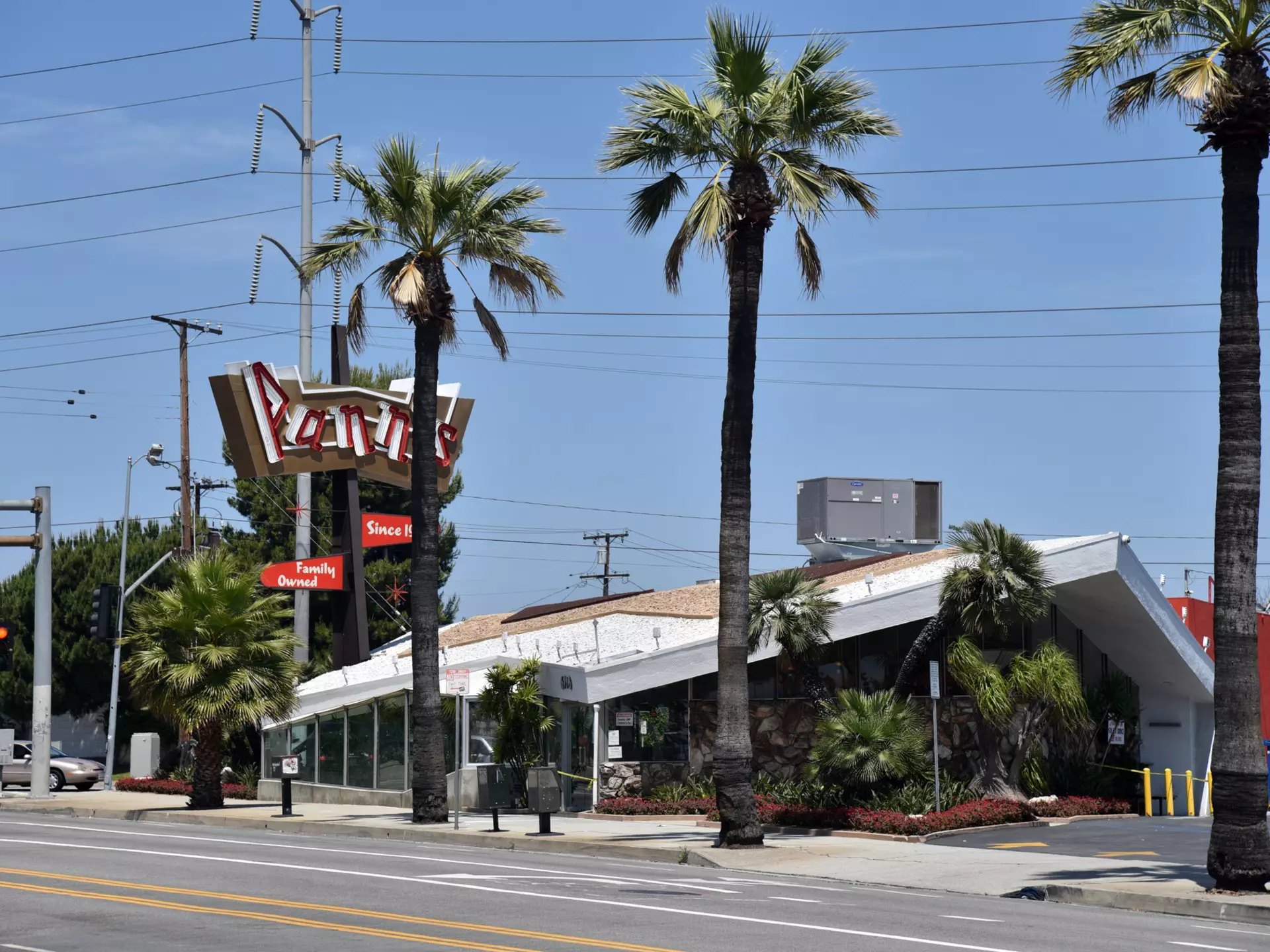 Los Angeles, CA/USA - May 23, 2020: Historic Panns Restaurant and Cafe is one of the remaining examples of the Googie architecture style typical of the 1950s diners, License Type: media, Download Time: 2025-11-11T18:19:31.000Z, User: meg3348277, Editorial: true, purchase_order: 56530 - Guidebooks, job: Global Publishing-WIP, client: Lonely Planet 'Journey - Pacific Coast Highway 1, other: Megan Cassidy
