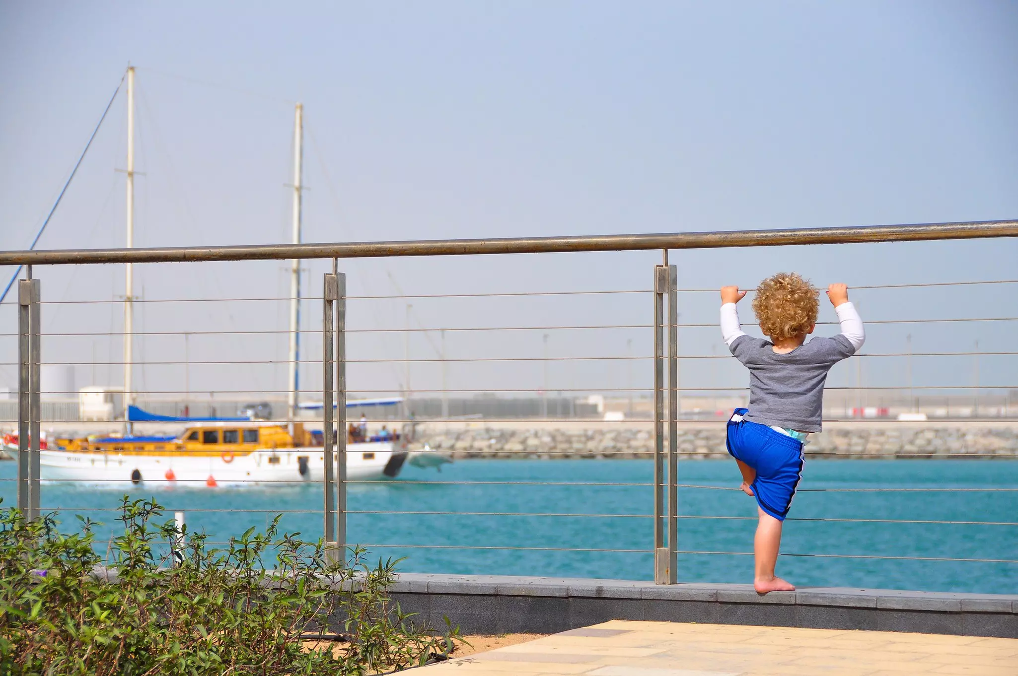 Keep your toddler entertained with these child-friendly distractions in Abu Dhabi © deveritt / Getty Images