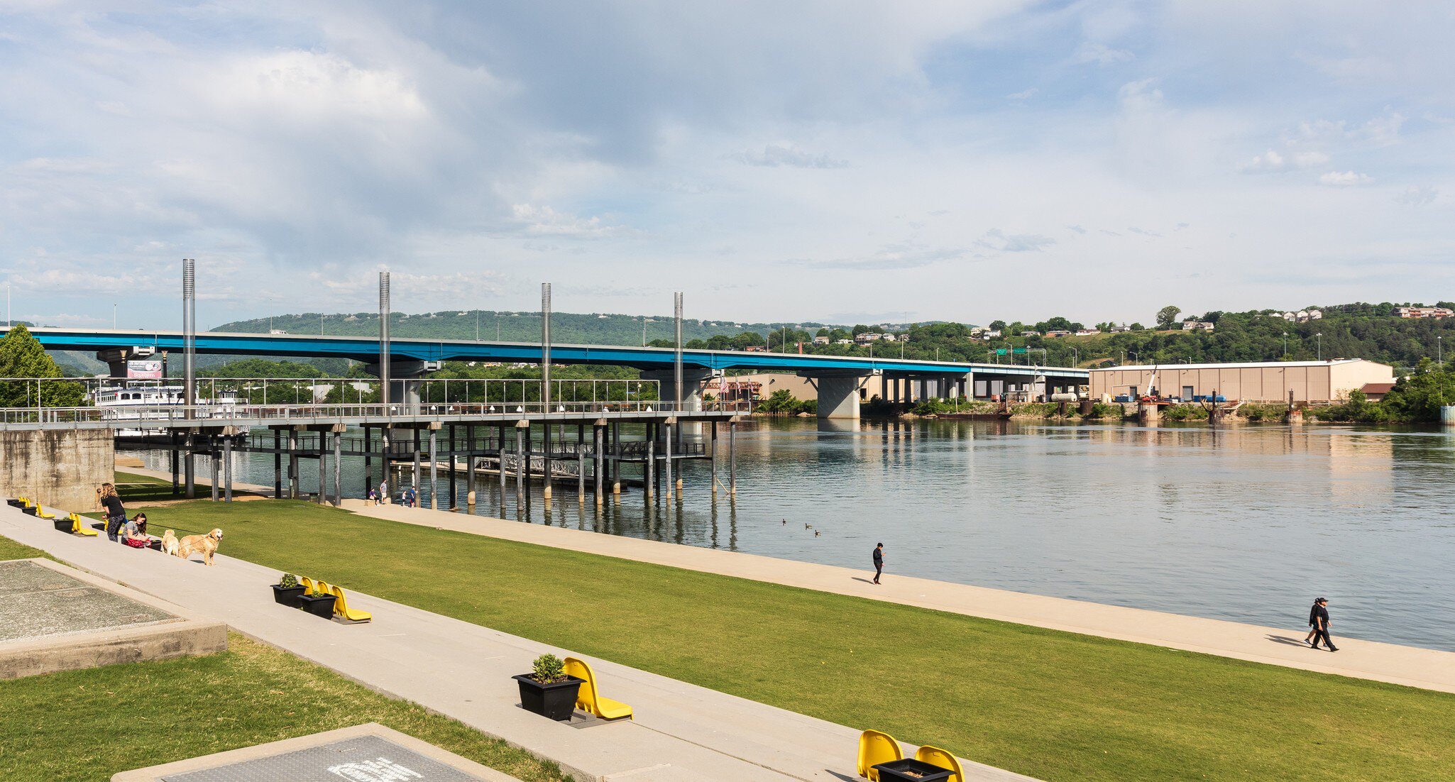 CHATTANOOGA, TN, USA-9 MAY 2021: Chattanooga's Riverfront, on the Tennessee river. The Tennessee Aquarium sets behind. Ross's Landing & the Passage
greenery
