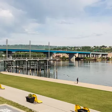 CHATTANOOGA, TN, USA-9 MAY 2021: Chattanooga's Riverfront, on the Tennessee river. The Tennessee Aquarium sets behind. Ross's Landing & the Passage
greenery
