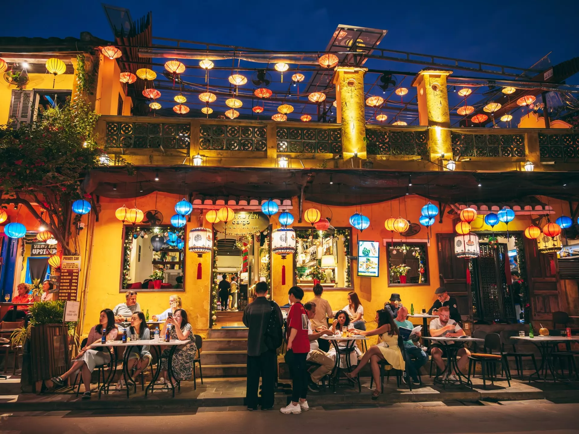 A summer evening in Hoi An. Asia Evtyshok / Shutterstock
