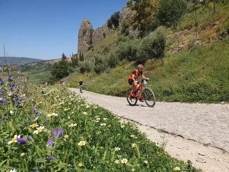 SPAIN MARKETING - Outdoor Adventure Article