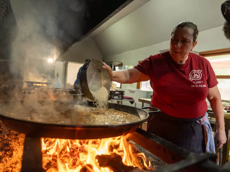 MAY 22, 2024: We started the day at Restaurante El Redoli where chef Maria Jose Montoro showed us how she makes her signature paella.
Spain Marketing 1379722