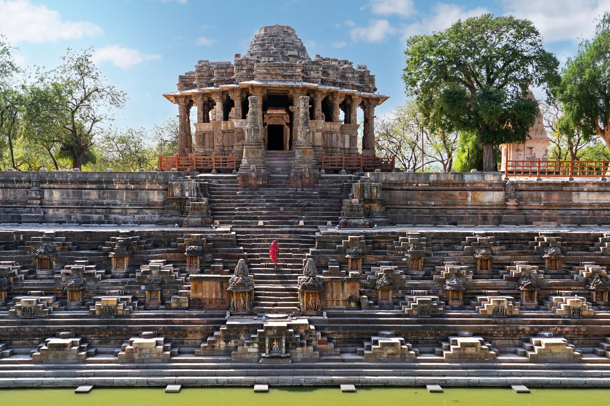 A repeating pattern of steps lead in different directions all meeting at a rectangular reservoir of water.
