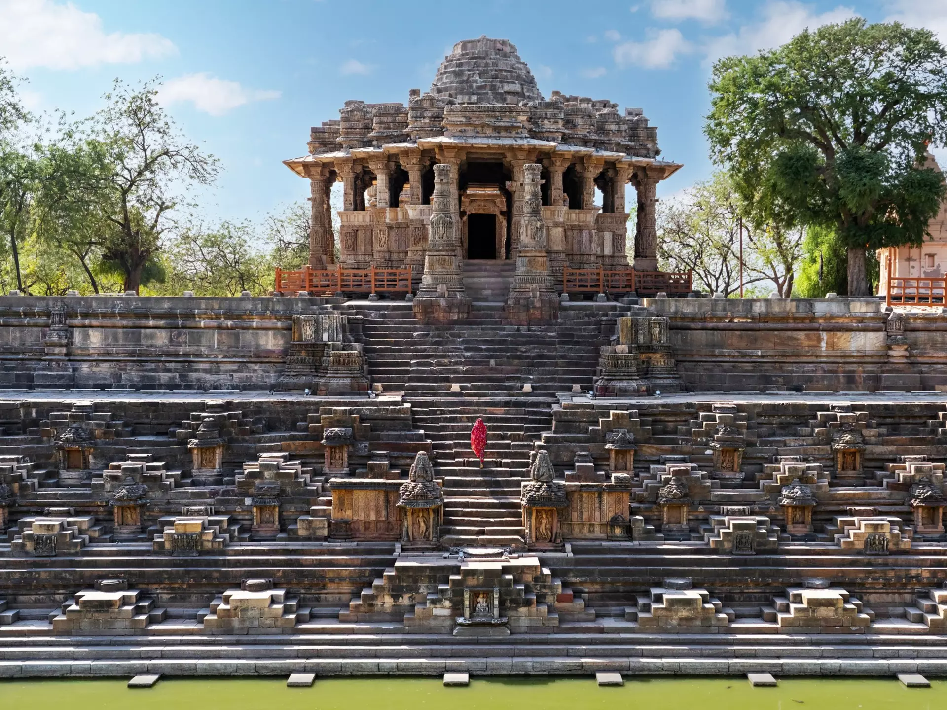 A repeating pattern of steps lead in different directions all meeting at a rectangular reservoir of water.