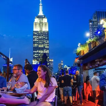 This summer, ascend for happy hour to one of these top rooftop bars all over New York City © WV Pics / Getty Images