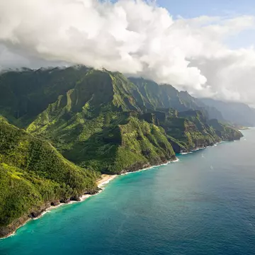 Kauaʻi’s stunning Nāpali Coast. Nathan Stanina/Shutterstock