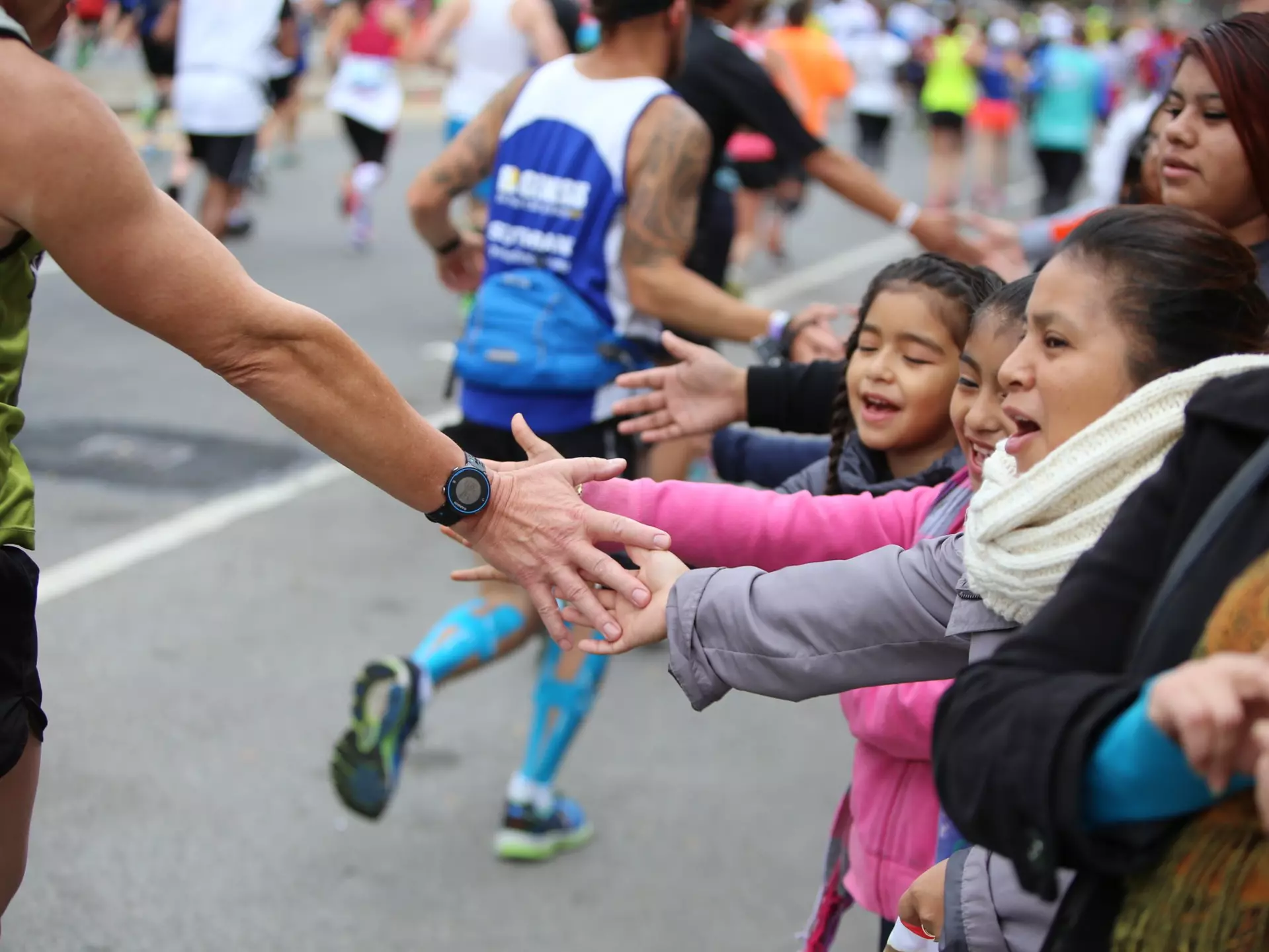 NEW YORK CITY - NOVEMBER 1 2015: The 45th annual TCS New York City marathon, organized by the New York Road Runners Club, drew 50,530 finishers,  License Type: media  Download Time: 2021-10-15T20:44:38.000Z  User: zachary.laks_lonelyplanet  Is Editorial: Yes  purchase_order:   