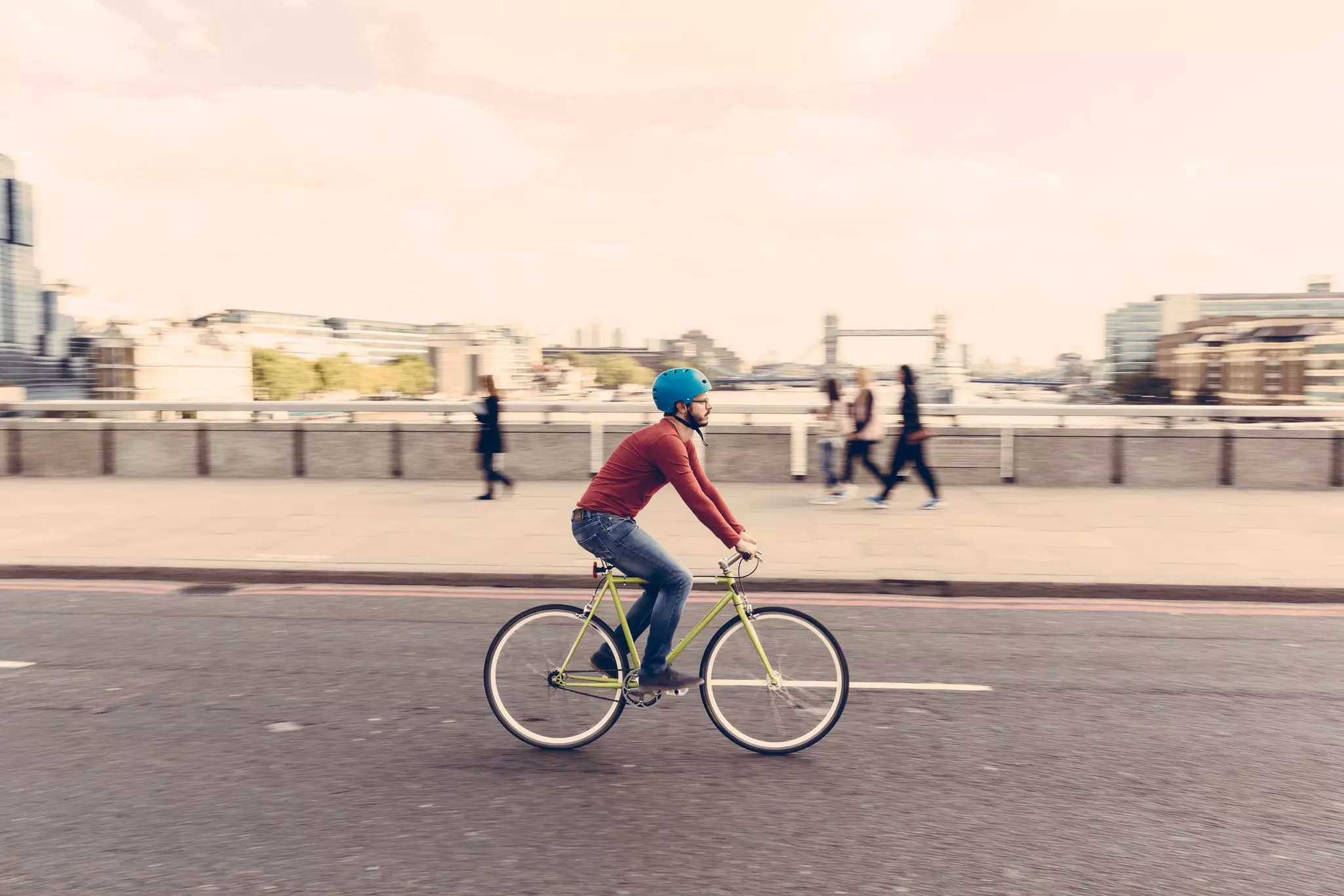 Cycling has become an ever more popular – and ever safer – way to get around London © William Perugini / Shutterstock