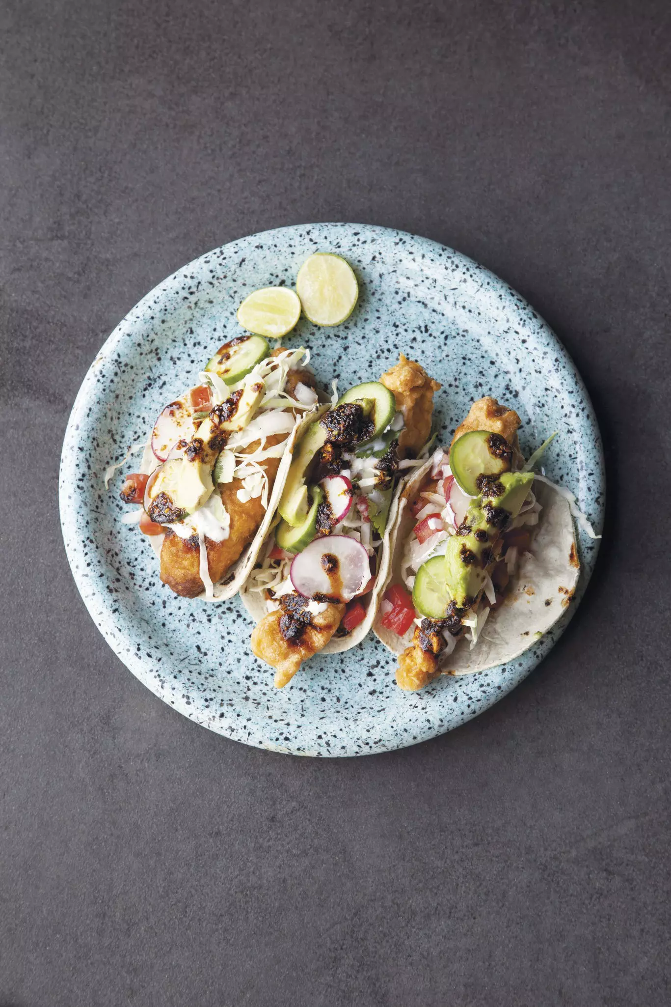 Tacos de pescado (fish tacos).