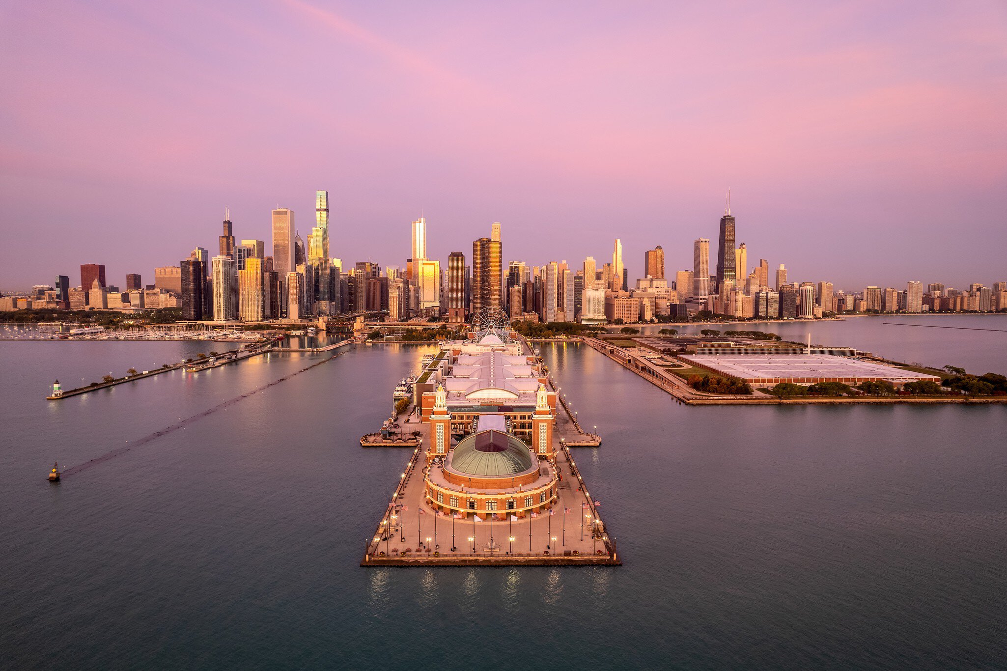 1351126712
Aerial view of Navy Pier and cityscape at sunrise, Chicago, Illinois, USA