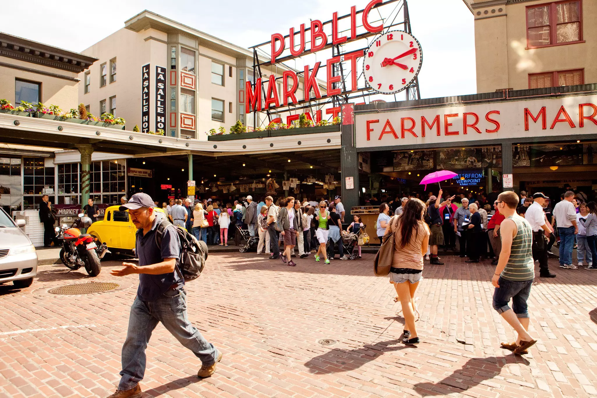 A crowd of people heading in and out of Seattle's Pike Place market