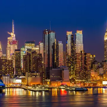Midtown Manhattan skyline at night.
259501811
river, urban, night, skyline, light, evening, dusk, manhattan, city, sunset, neon, buildings, illumination, midtown, empire, hudson, state, new, york, jersey