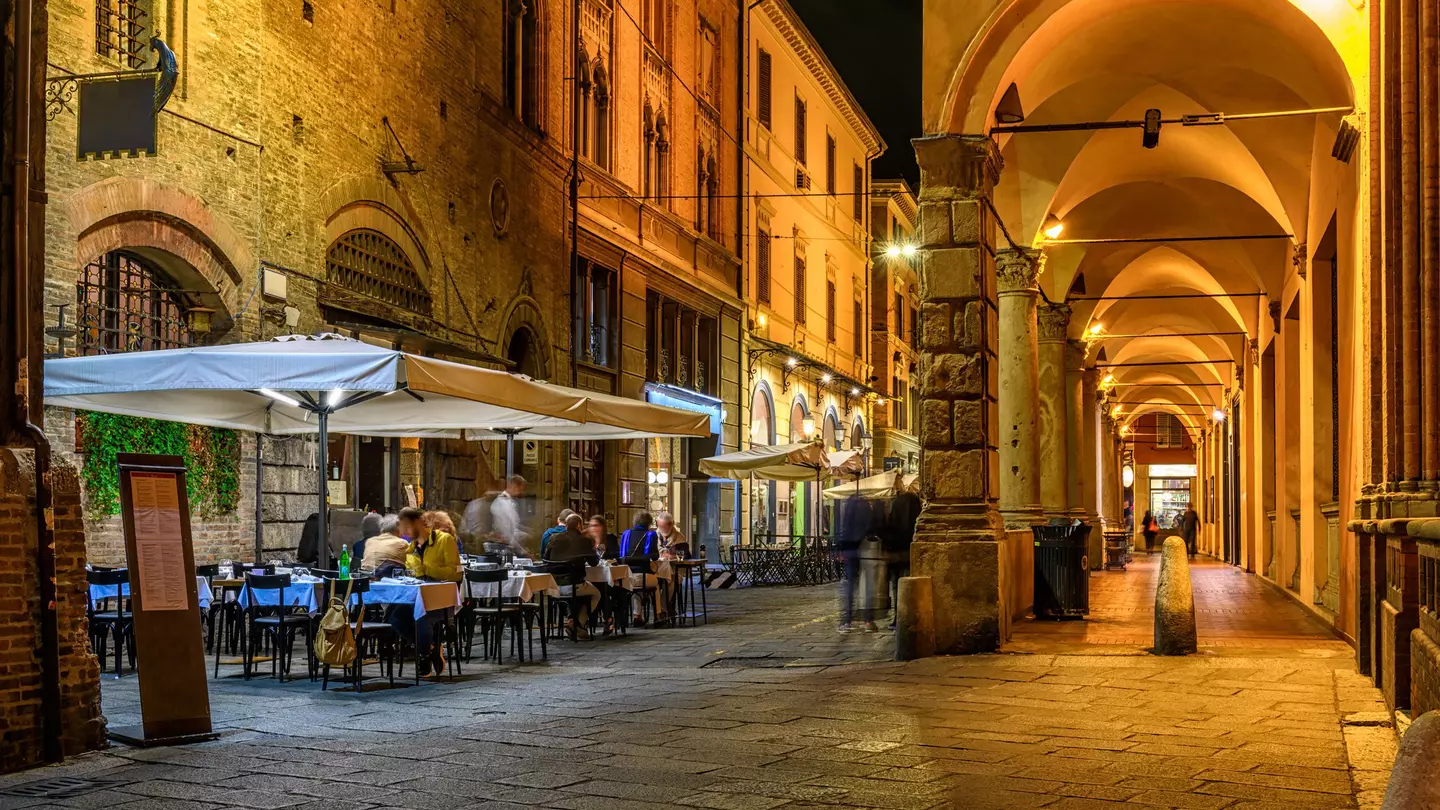 Arches and outdoor dining