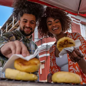 Taste the best flavors of Colombia with this guide to the country's top dishes © RECVISUAL / Getty Images