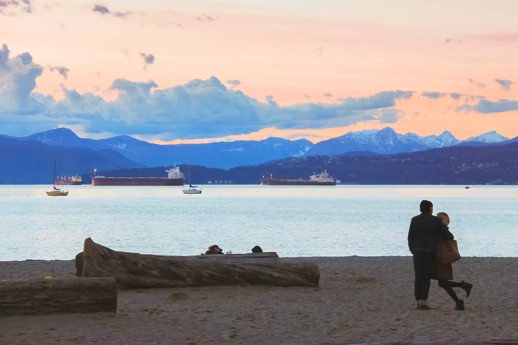 Vancouver's Kitsilano Beach over Burrard Inlet is a great spot for gazing out at the busy harbor © Stephen Bridger / Shutterstock
