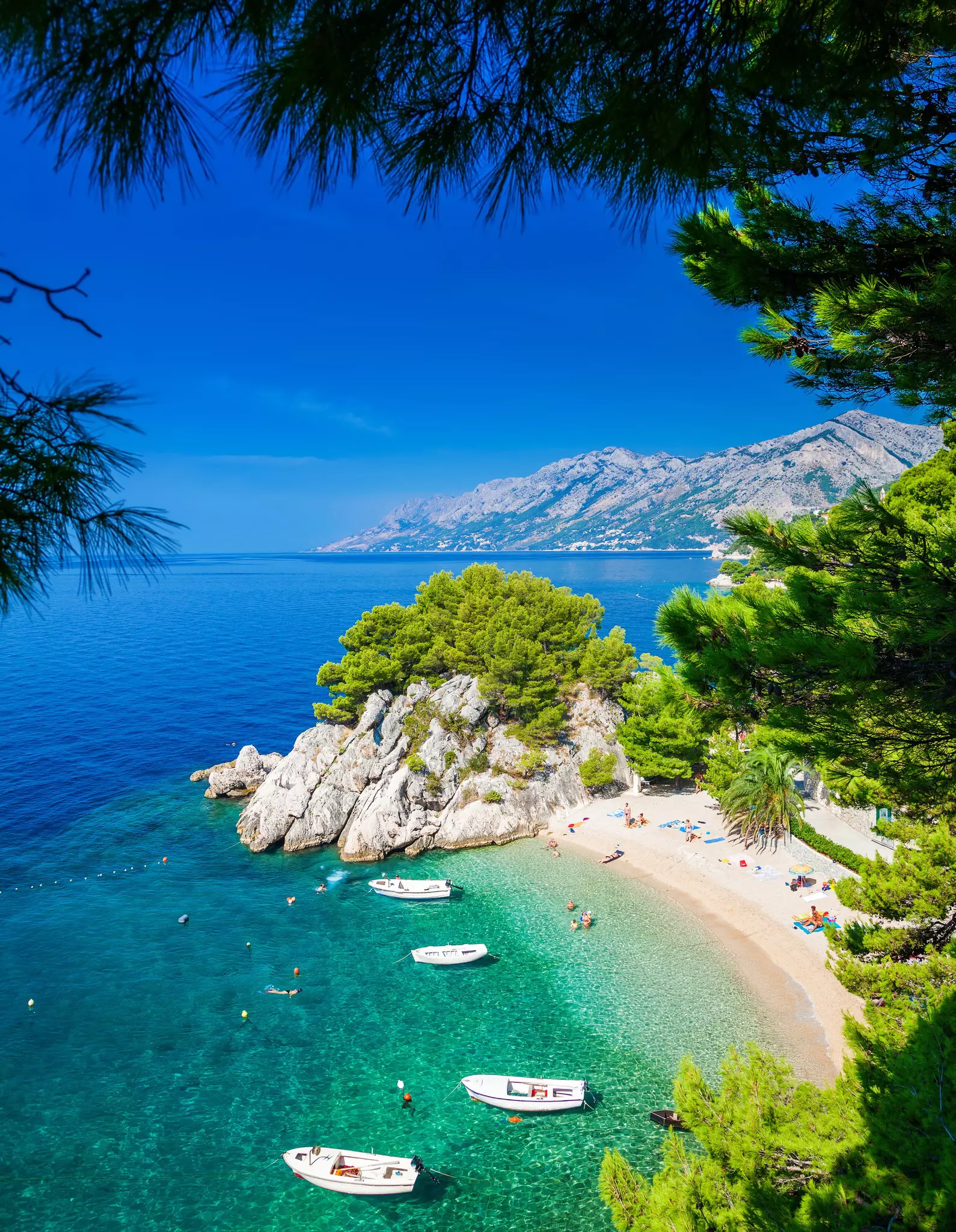 Be dazzled by the sparkling waters of the Adriatic on a visit to Croatia © iStockphoto / Getty Images