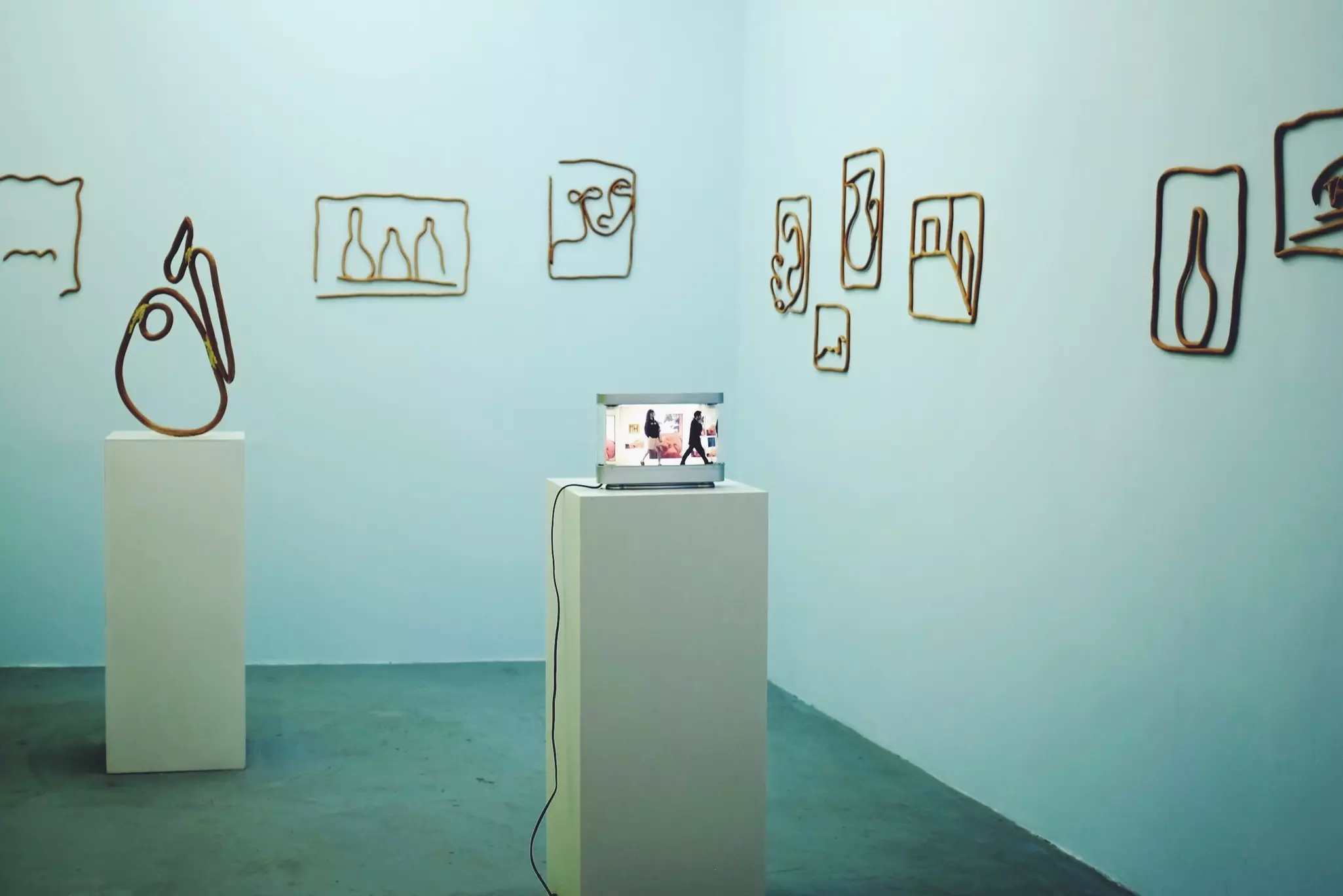 'Die Austellung', installation by Sasha Auerbakh at the Baril Gallery, Fabrica de Pensule.