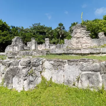 Temple ruins at El Rey Archaeological Site in Cancún, Mexico.