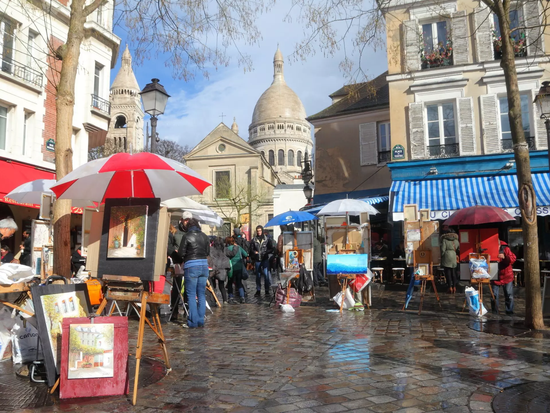 Edwina set up home in the atmospheric place du Tertre in Montmartre, Paris © Sergii Rudiuk / Shutterstock