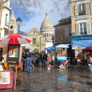 Edwina set up home in the atmospheric place du Tertre in Montmartre, Paris © Sergii Rudiuk / Shutterstock